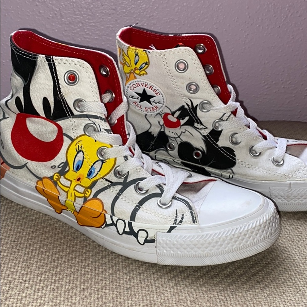 Converse Chuck Taylor HI top X Looney Tunes.